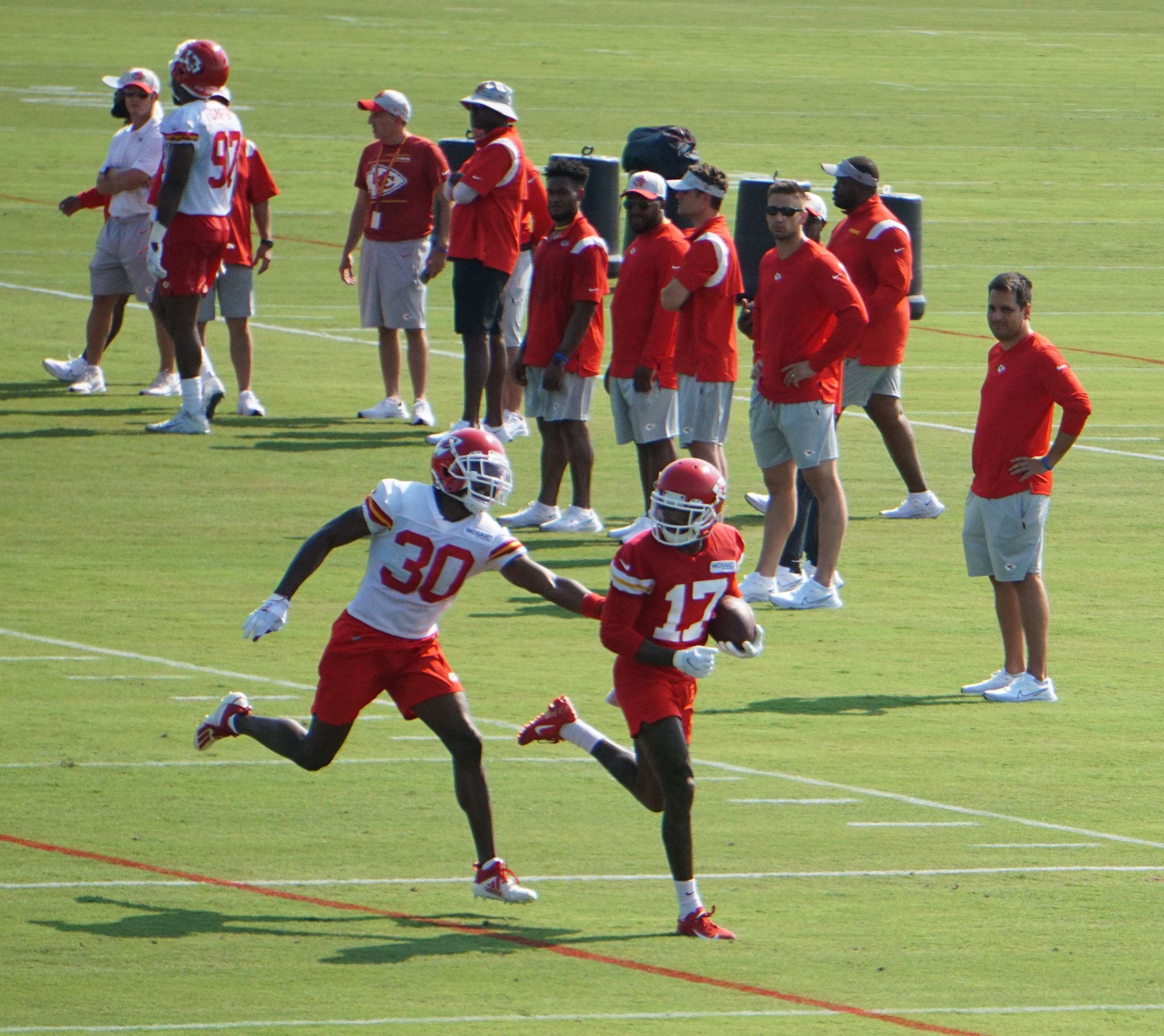 Chiefs receiver Mecole Hardman (17) hauls in a deep pass during Wednesday's training camp practice. Photo by Tommy Rezac.