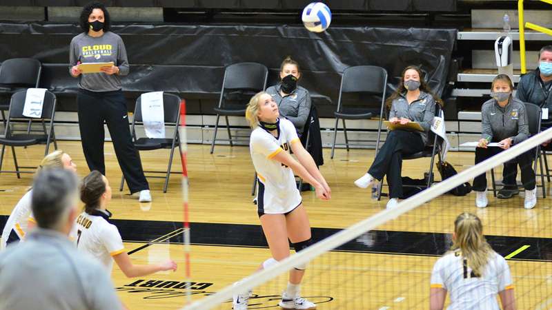 <b>Natasha Dooley matched a career-high with 14 kills in a win over Coffeyville on Saturday. </b>Photo by Jessica LeDuc courtesy <a href="http://cloudtbirds.com">cloudtbirds.com</a>