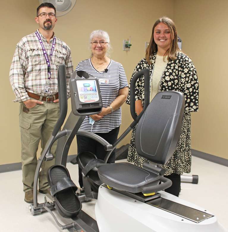 <b><i>Pictured with the new exercise machine are, from left:&nbsp;</i>Respiratory Therapy Manager Matt</b><i><b>&nbsp;Mead; Marilyn Spencer, MHSVC past-president; and McKenzie Funston, MHS director of volunteer services.</b> Photo courtesy MHS</i>