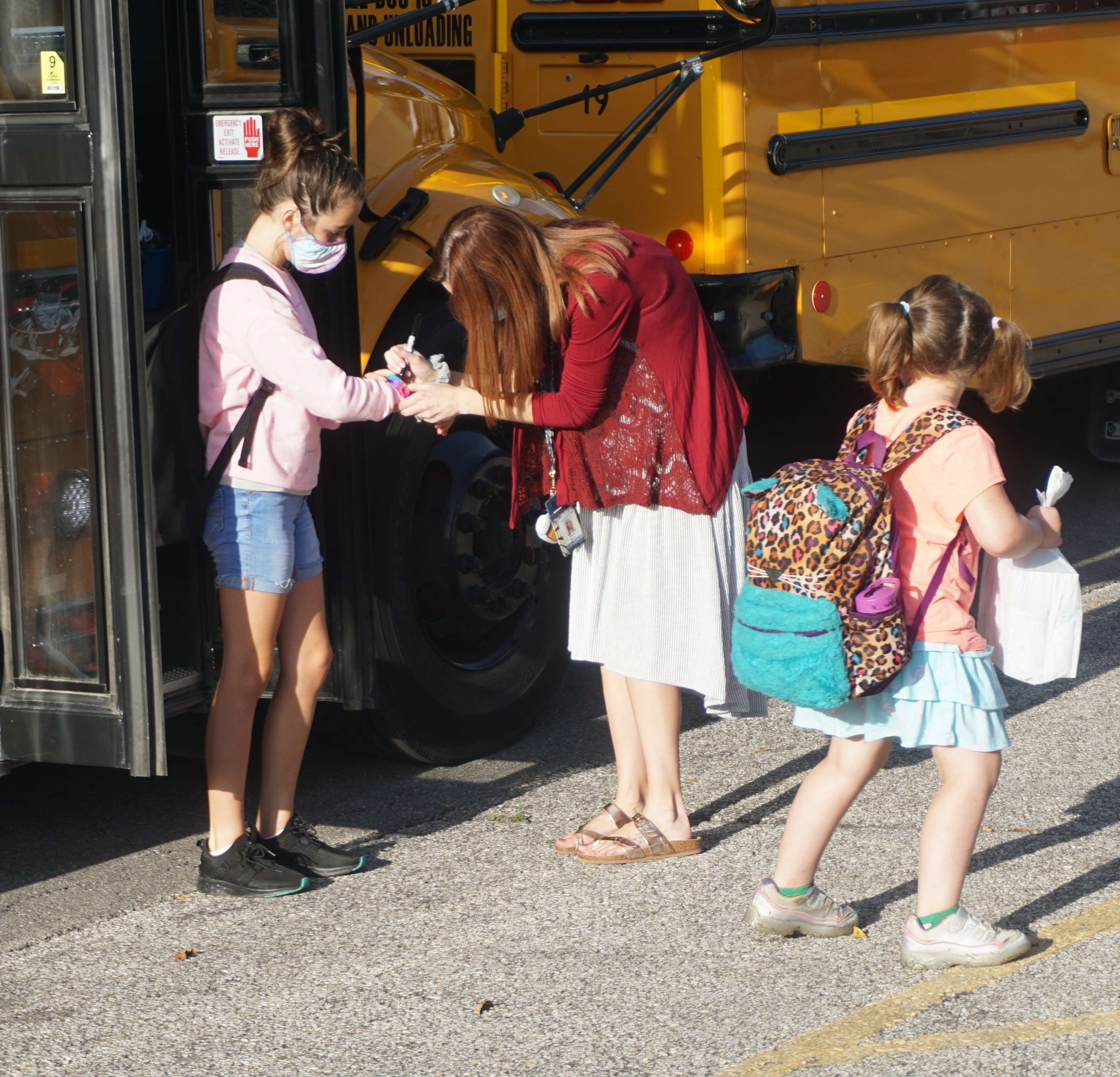 Students come off the bus in front of Linbergh Elementary in St. Joseph on Monday morning. Photo by Tommy Rezac.
