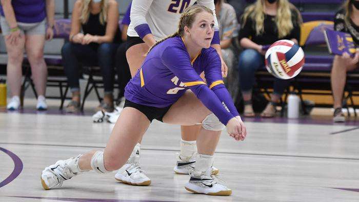 Photo courtesy <a href="http://kwucoyotes.com">kwucoyotes.com</a>