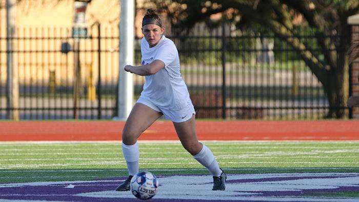 Photo courtesy <a href="http://kwucoyotes.com">kwucoyotes.com</a>