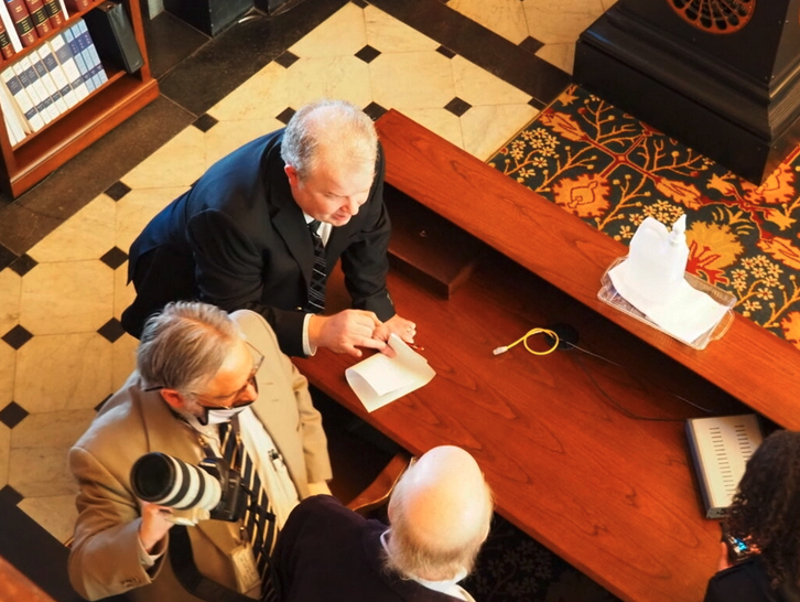 Senate spokesman Mike Pirner explains to Statehouse reporters John Hanna and Martin Hawver they can't sit at the table for reporters on the Senate floor during the 2022 session. (Tim Carpenter/Kansas Reflector)