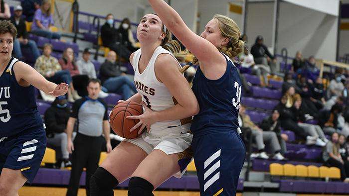 Photo courtesy <a href="http://kwucoyotes.com">kwucoyotes.com</a>