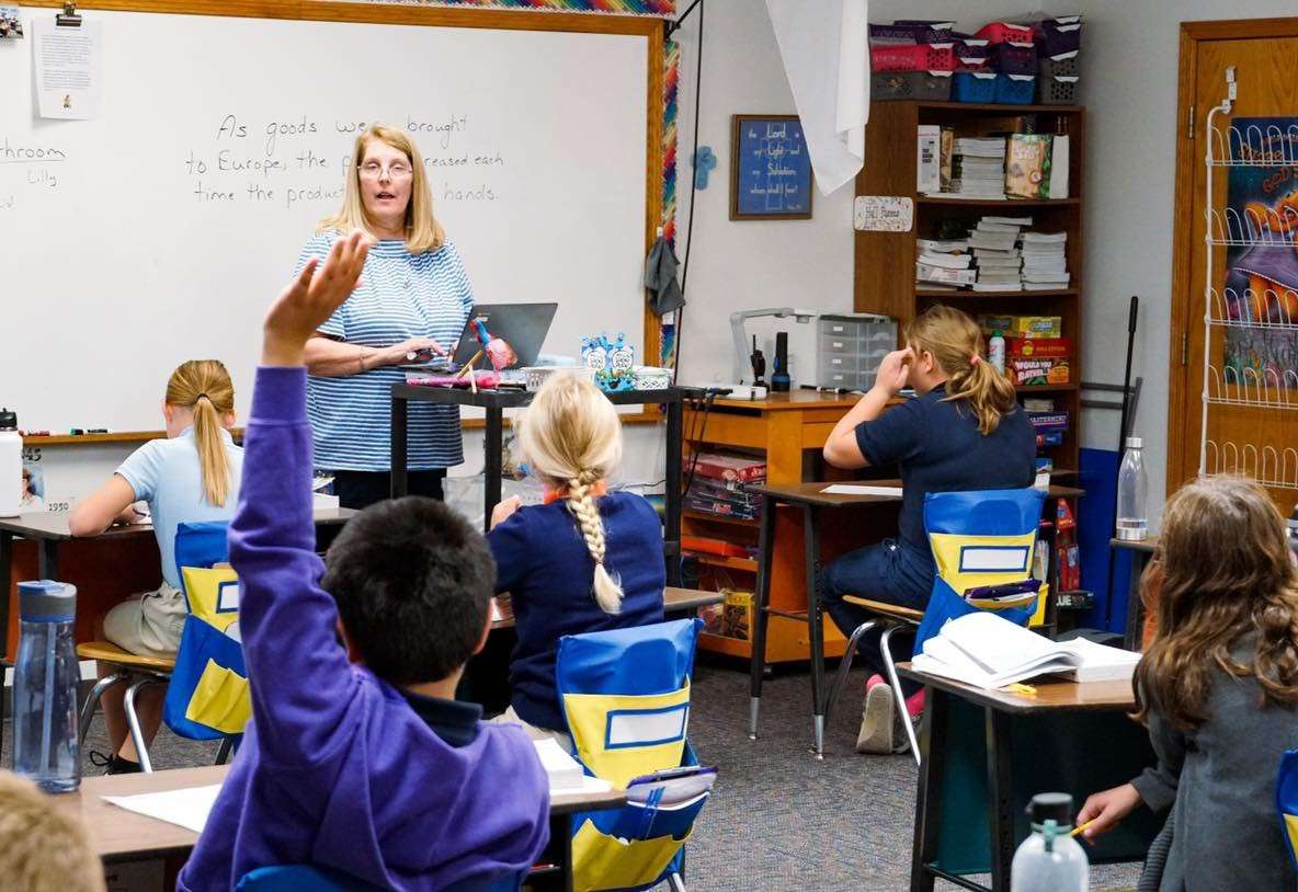 Lisa Beckwith, 5th grade teacher, using the newly upgraded white boards during a classroom lesson.&nbsp;