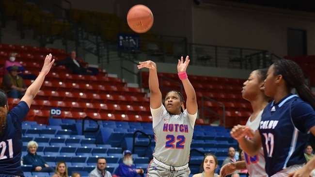 Mya Williams and the No. 9 Blue Dragons open the 2022-23 season on Tuesday at the Sports Arena against the Bethany JV. (Sammi Carpenter/Blue Dragon Sports Information)<br>
