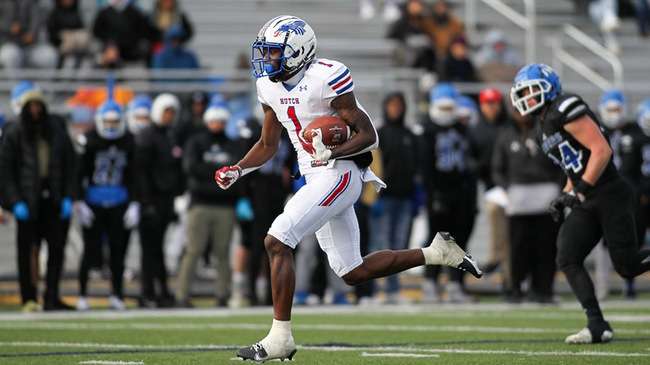 Malik Benson sprints for a 67-yard touchdown on Saturday in No. 1 Hutchinson's 29-28 win over No. 4 Iowa Western. The Blue Dragons remain No. 1 in the NJCAA National Rankings (Billy Watson/Blue Dragon Sports Information)