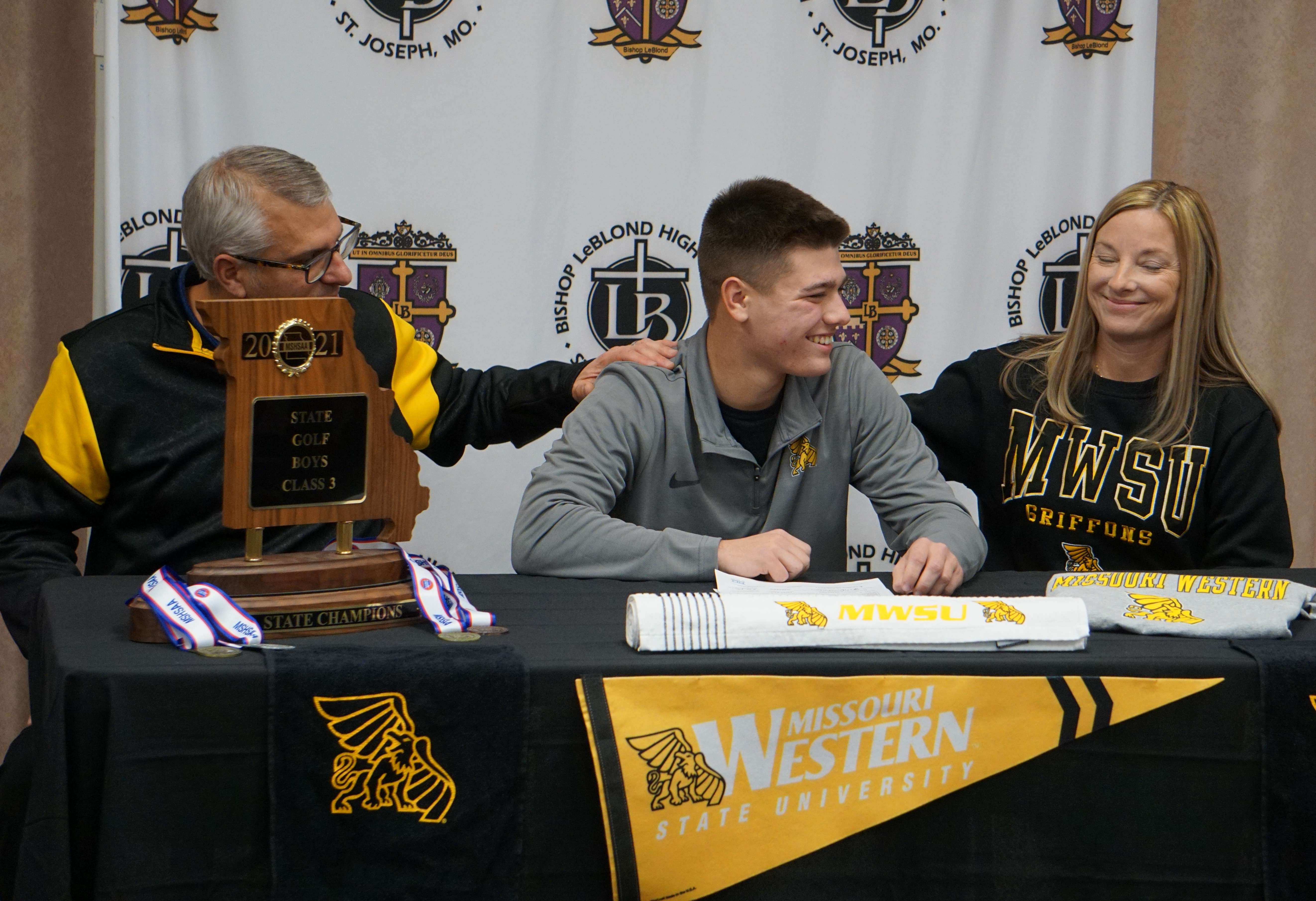 LeBlond's Sam Schoeberl (center) signs his national letter of intent for Missouri Western golf with his father Dave and mother Jen. Photo by Tommy Rezac.