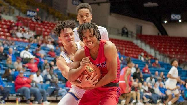 Ty Frierson and the Blue Dragon men's basketball team plays at Butler at 4 p.m. on Saturday in El Dorado. (Andrew Carpenter/Blue Dragon Sports Information)<br>