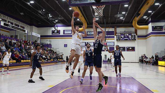 Photo courtesy <a href="http://kwucoyotes.com">kwucoyotes.com</a>