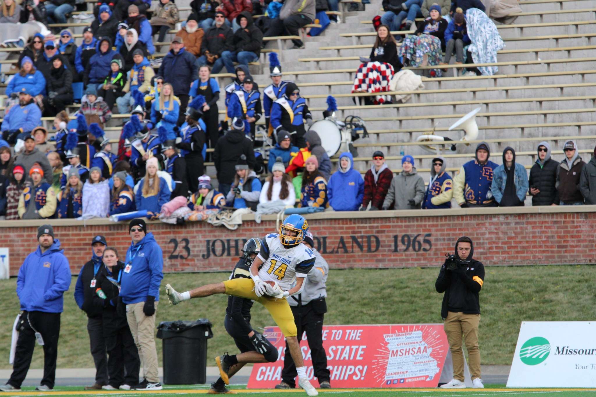 Aiden Hensley hauls in a catch before taking it into the endzone for a 35 yard receiving touchdown/ Photo by Clifton Grooms