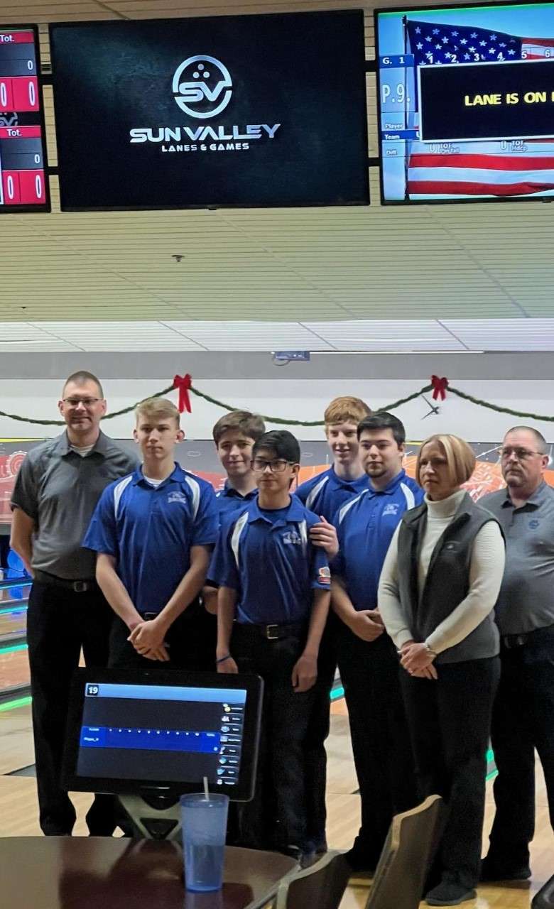 L-R: Coach Joe Mangas, Daulton Mangas, Brexten Kimmel, Javi Figueroa, Garrett Myers, Ian Gomez, Coach Laura Mangas, Volunteer Kirk Hutson