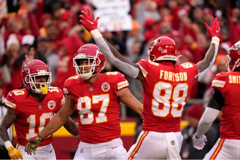 <b>Kansas City Chiefs tight end Travis Kelce (87) celebrates with teammates after catching a 39-yard touchdown pass during the first half of a game against the Los Angeles Rams Nov. 27 in Kansas City, Mo.</b> (AP Photo/Charlie Riedel)