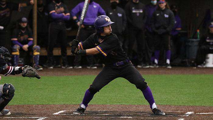 Photo courtesy <a href="http://kwucoyotes.com">kwucoyotes.com</a>