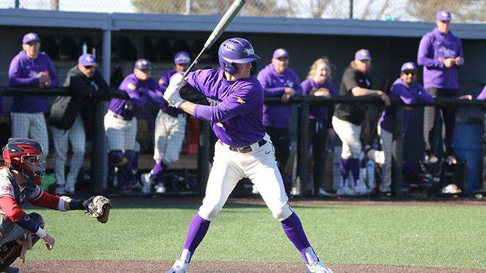 Photo courtesy <a href="http://kwycoyotes.com">kwycoyotes.com</a>