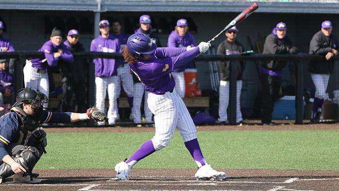 Photo courtesy <a href="http://kwucoyotes.com">kwucoyotes.com</a>