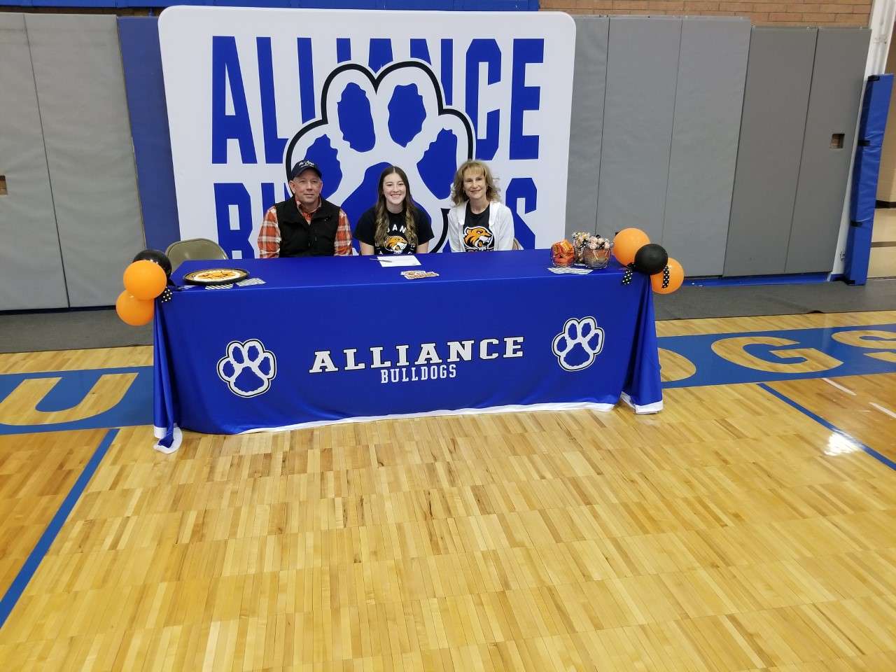 L-R: Scott Davis, Angie Davis, Lori Davis