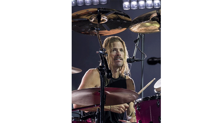 Photo:&nbsp;Taylor Hawkins al Lollapalooza Berlin nel 2017 (<a href="https://commons.wikimedia.org/wiki/File:FoosLollBerlin190917-21_(cropped).jpg">Raph_PH </a>)