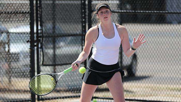 Photo courtesy <a href="http://kwucoyotes.com">kwucoyotes.com</a>