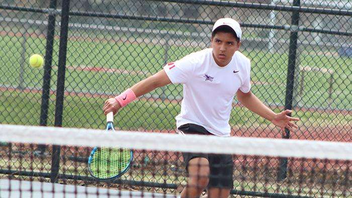 Photo courtesy <a href="http://kwucoyotes.com">kwucoyotes.com</a>