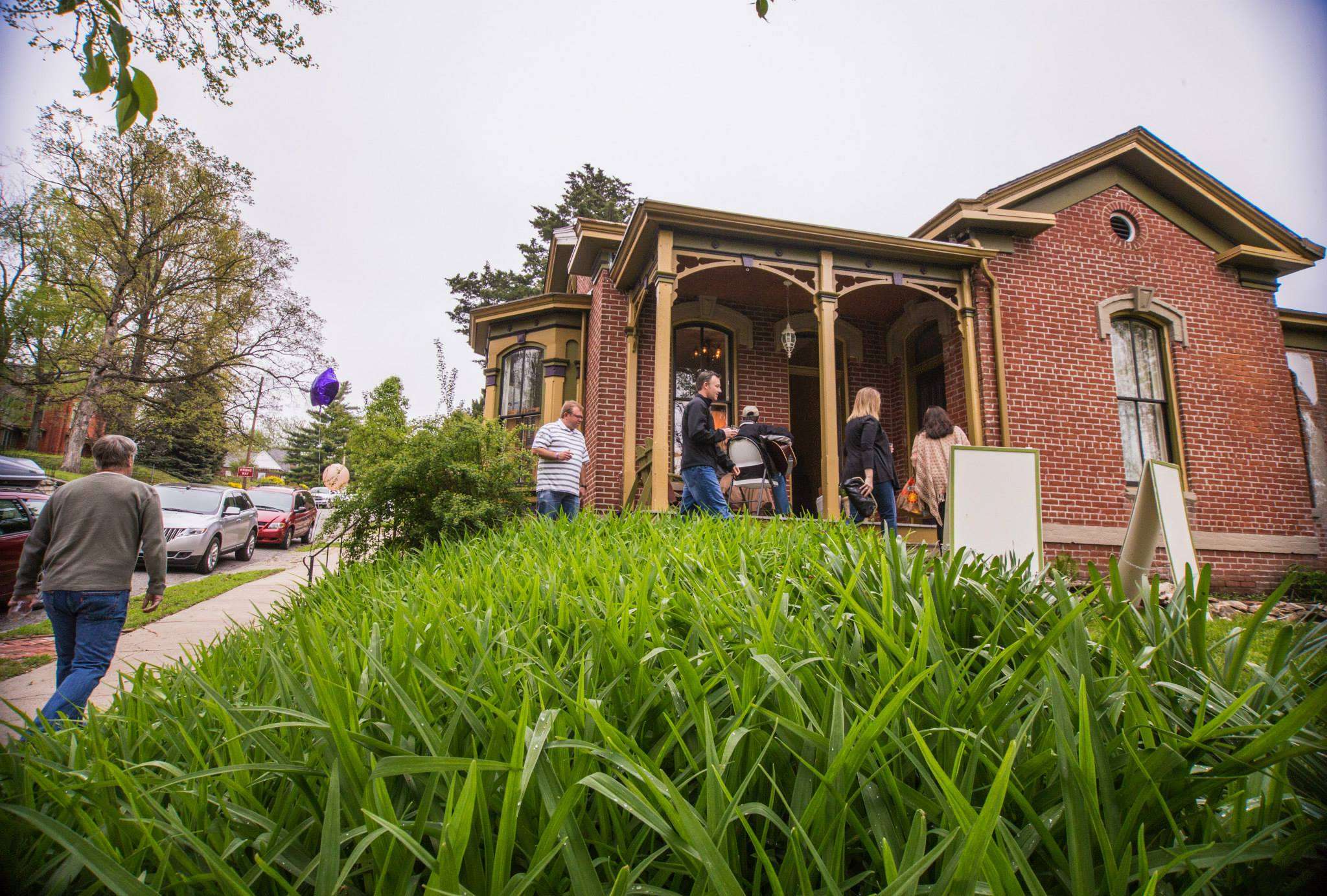 Local band The Matchsellers performed during the 2015 Beer Walk for the Arts on the porch of the Pleasant Chestnut House, musical artists will return for this years walk at the different houses/&nbsp;Photo by Patrick P. Evenson