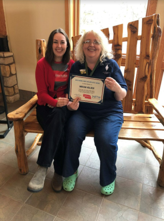 Jenna Bartja (left) from Nebraska Tourism presents the award to Miriam Holder (right).<br>