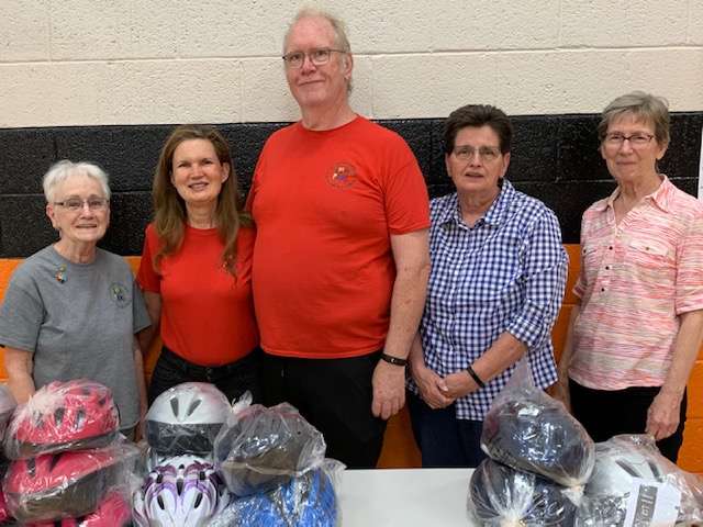 Pilot members at Helmet give-a-away and fitting at Jefferson School (pictured): Left- Pilot club community Ambassador Ruth Ann Friedrich, new incoming President 2022-2023 Barbara Watson, and President-elect Daniel Watson, Helmet People representative Vicki Richardson and new member Mary Ann June&nbsp;