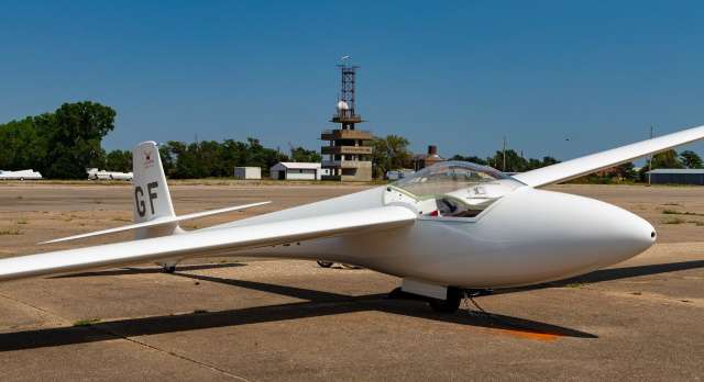 Photo courtesy of the Wichita Soaring Club.