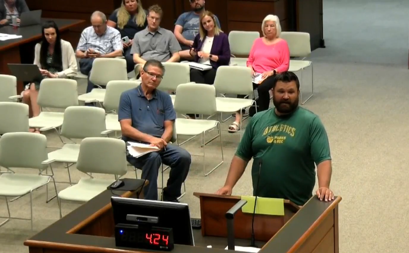 Joshua Runyan speaks at MHK City Commission meeting