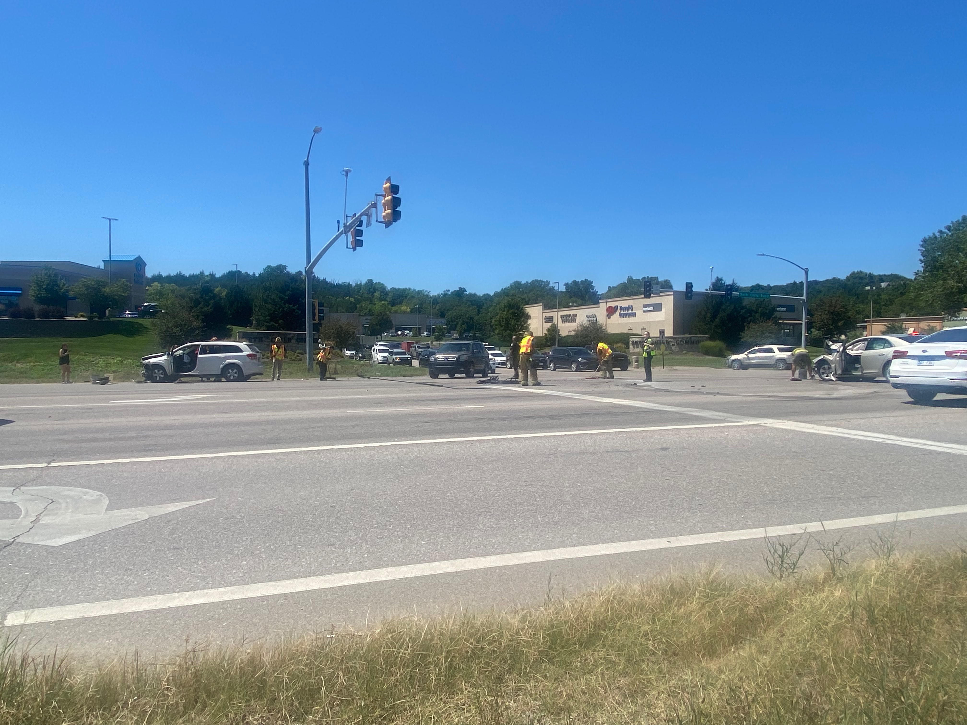 Injury crash at Seth Child and Southwind