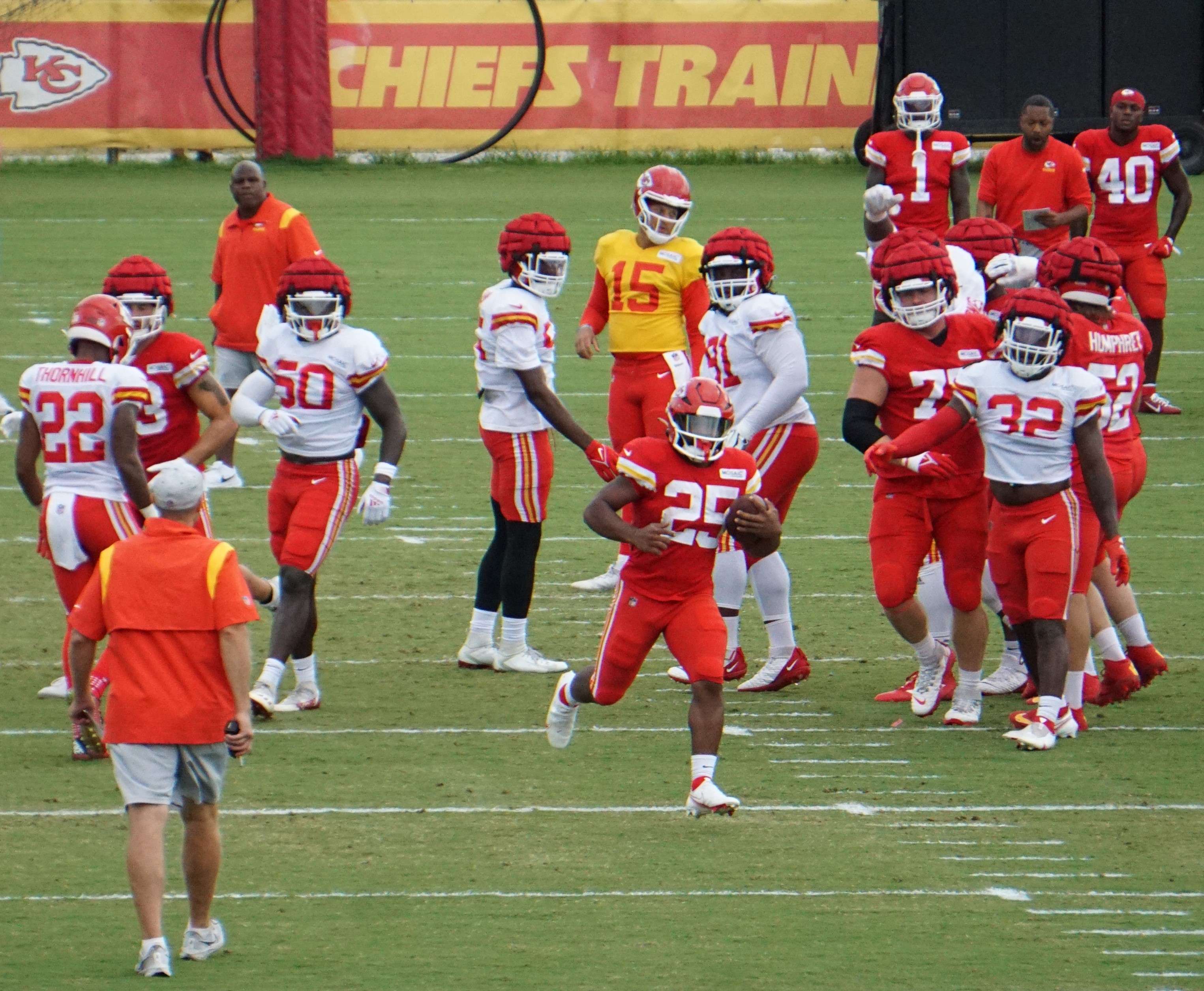 <b>Clyde Edwards-Helaire runs the ball during practice.</b> Photos by Tommy Rezac