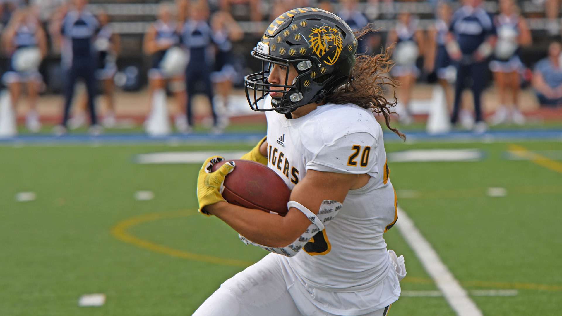 FHSU's Adrian Soto runs against Washburn in 2021. Photo courtesy FHSU Athletics, Ryan Prickett