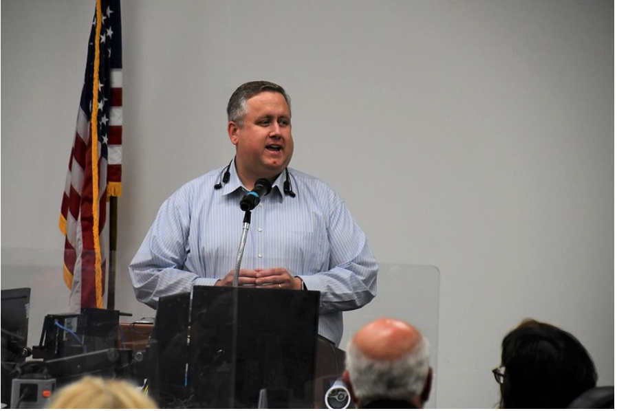 Robert Knodell, acting director of the Missouri Department of Health and Senior Services, addresses a group of state employees on May 24, 2021 (photo: Missouri Governor’s Office).