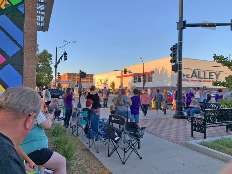 <b>Downtown Salina was a busy place as people congregated along Santa Fe Avenue to see the Budweiser Clydesdales.</b>