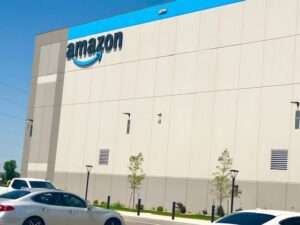 Photo of Amazon facility near Sarpy County intersection of Highways 370 and 50, taken in July 2022, when officials predicted delayed 2024 opening. (Cindy Gonzalez/Nebraska Examiner)