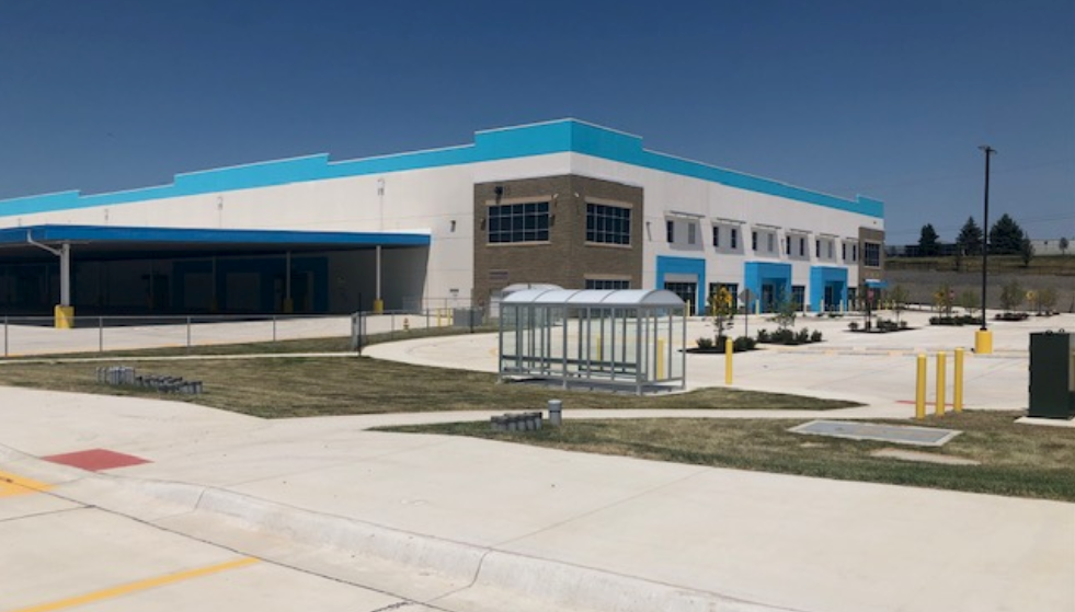 The newly constructed Amazon facility near North 72nd and State Streets in Omaha was inactive on July 21, 2022— and remains so at start of 2023. (Cindy Gonzalez/Nebraska Examiner)