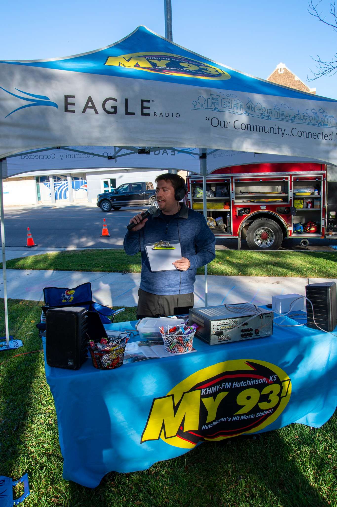 Daren Dunn broadcasts live from Pumpkinaries 2022. Photo Courtesy of My 93-1.