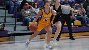 Ricks leads Coyotes to rout of Stars 68-47 - Vimarsana News