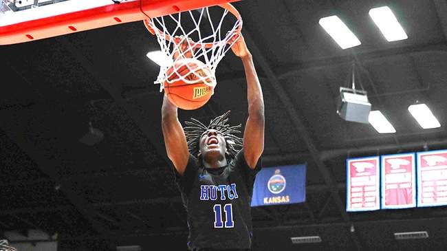 Dre Weathers and the Blue Dragon Men's Basketball team travel to Cloud County at 8 p.m. Wednesday in Concordia. (Andrew Carpenter/Blue Dragon Sports Information)