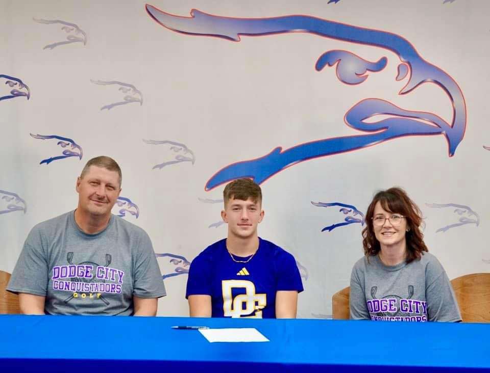 Ellinwood senior Drew Heinz recently signed a letter of intent to play golf at Dodge City Community College next year.