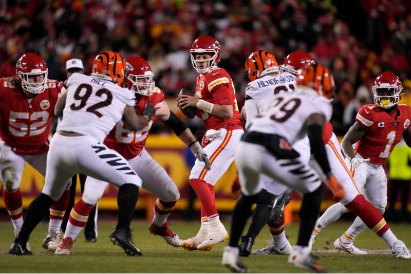 <b>Kansas City Chiefs quarterback Patrick Mahomes works in the pocket against the Cincinnati Bengals during the first half of the AFC Championship game Sunday in Kansas City, Mo.</b> (AP Photo/Jeff Roberson)