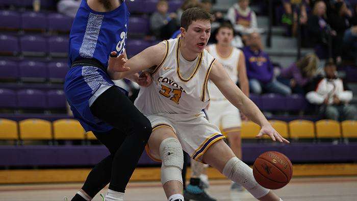 Photo courtesy <a href="http://kwucoyotes.com">kwucoyotes.com</a>