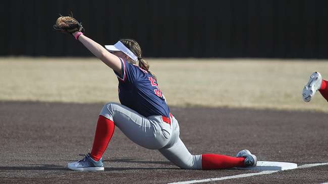 Aspen Goetz and the Blue Dragon softball team had a rough Friday with losses of 18-2 and 8-0 to Murray State. (Billy Watson/Blue Dragon Sports Information)<br>