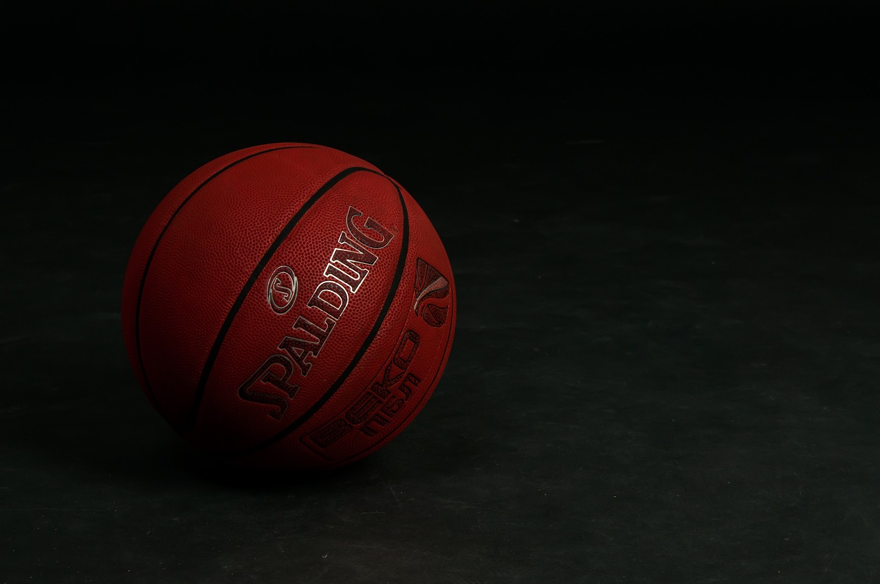 Hutchinson Fire Department is ready to play Hutchinson Police Department for the first Guns-N-Axes benefit basketball game for Big Brothers Big Sisters of Reno County. [Image courtesy of Pixabay]