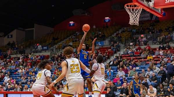 Vincennes vs CSI. Courtesy of VU Sports