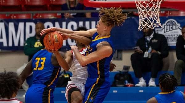 Vincennes falls in quarter finals. Courtesy of VU Sports.