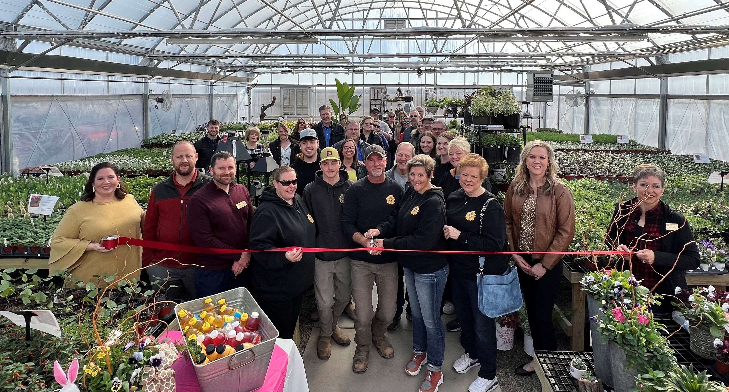 Kelly’s Garden Sense hosts ribbon cutting for new greenhouse