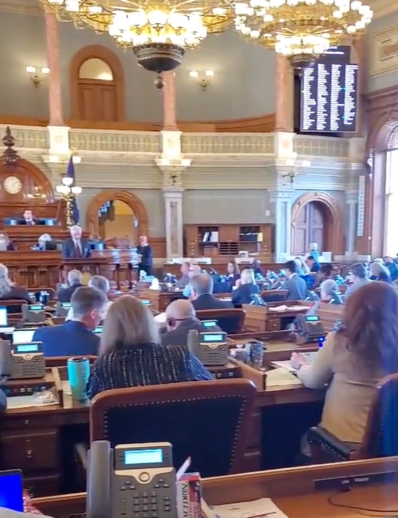 A veto and a switch: Kansas to see no big tax cuts this year