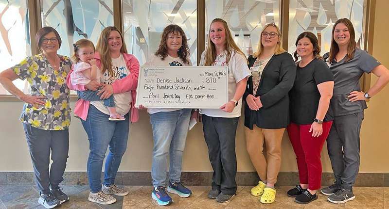 <i><b>Pictured from left are Pam Schoemaker, EOC committee member; holding child is Kaitlyn Jackson (Denise’s daughter); Denise Jackson; Autumn Shomper, MHS employee who nominated Denise; Megan Hand, EOC committee member, Kesa Riffel, EOC committee member; and Alexis Johnson, EOC committee member.</b> Photo courtesy Memorial Health System</i>