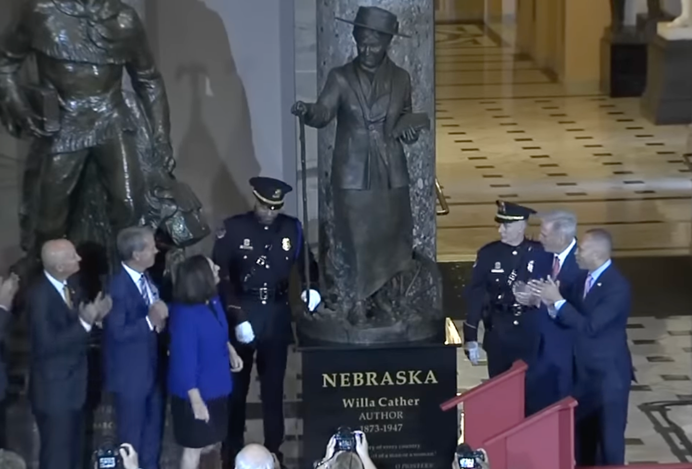 🎥 Statue of noted author Willa Cather unveiled in US Capitol